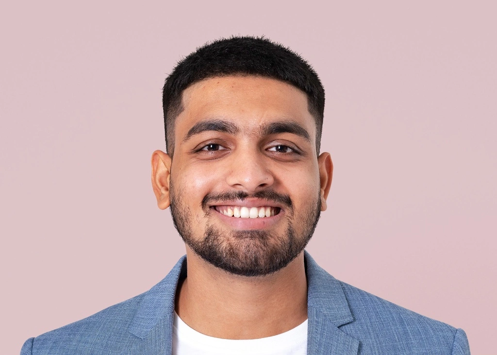 A smiling hardware solutions architect dedicated to providing affordable Hardware logic design for small business startups.